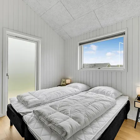 4 Bedroom Beautiful In