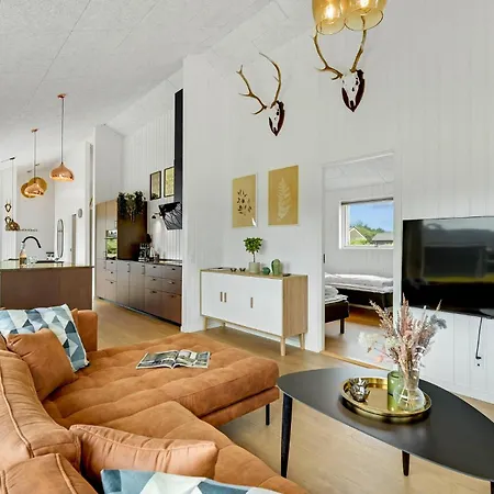 4 Bedroom Beautiful In Hemmet