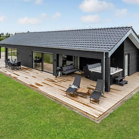 4 Bedroom Beautiful In *