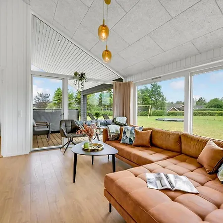 4 Bedroom Beautiful In *