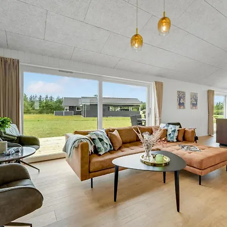 4 Bedroom Beautiful In Hemmet